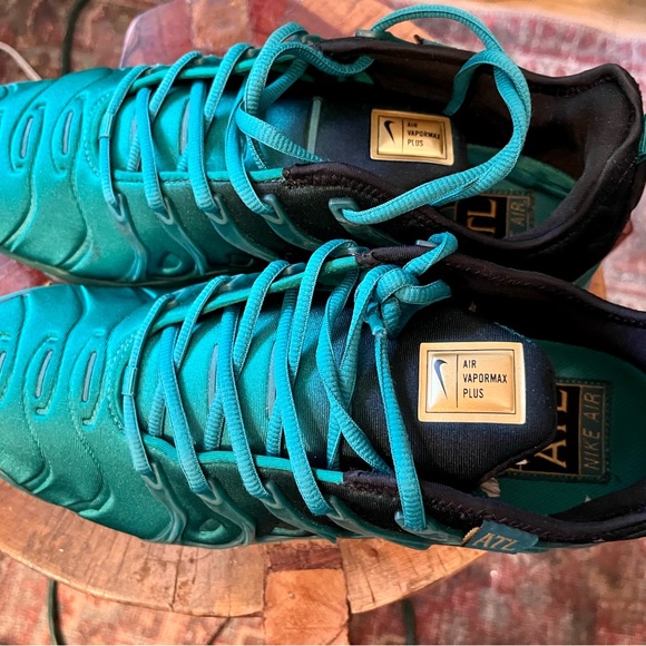 Men's Air Vapormax Plus ATL - Picture 16 of 17